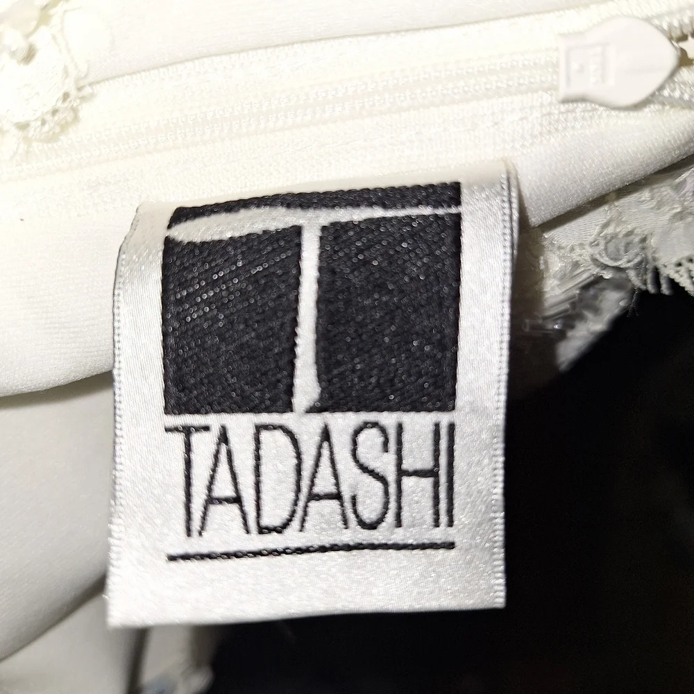 A Tadashi sleeveless Midi wedding/bridal dress in a size 8. EUC - Picture 5 of 7